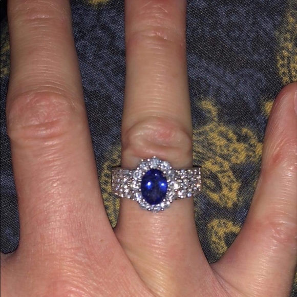 14k White Gold Tanzanite and Diamond Ring - Picture 5 of 6